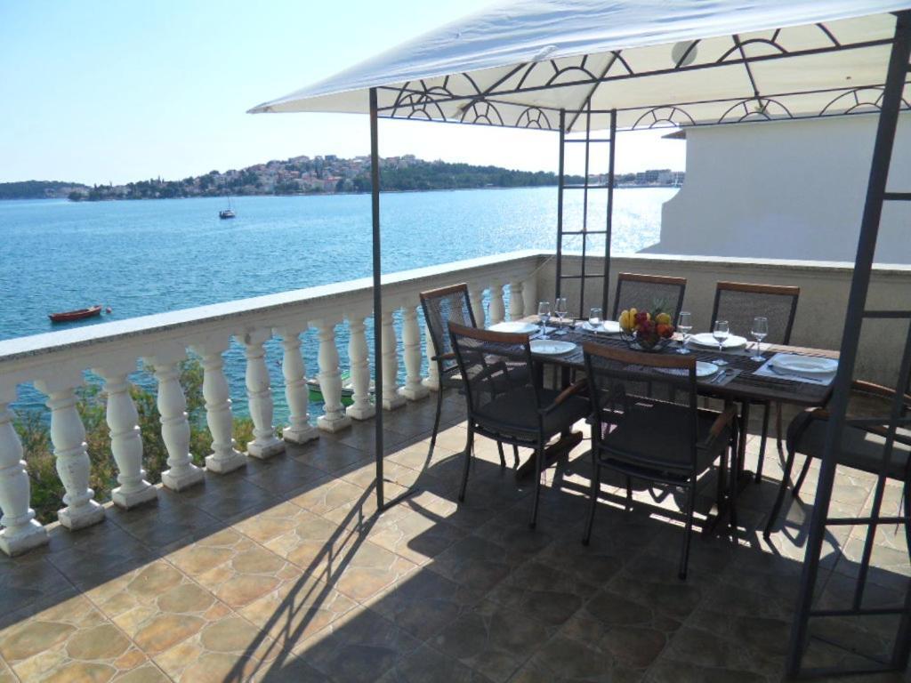 Sunset Beachfront Residence 로고즈니차 외부 사진